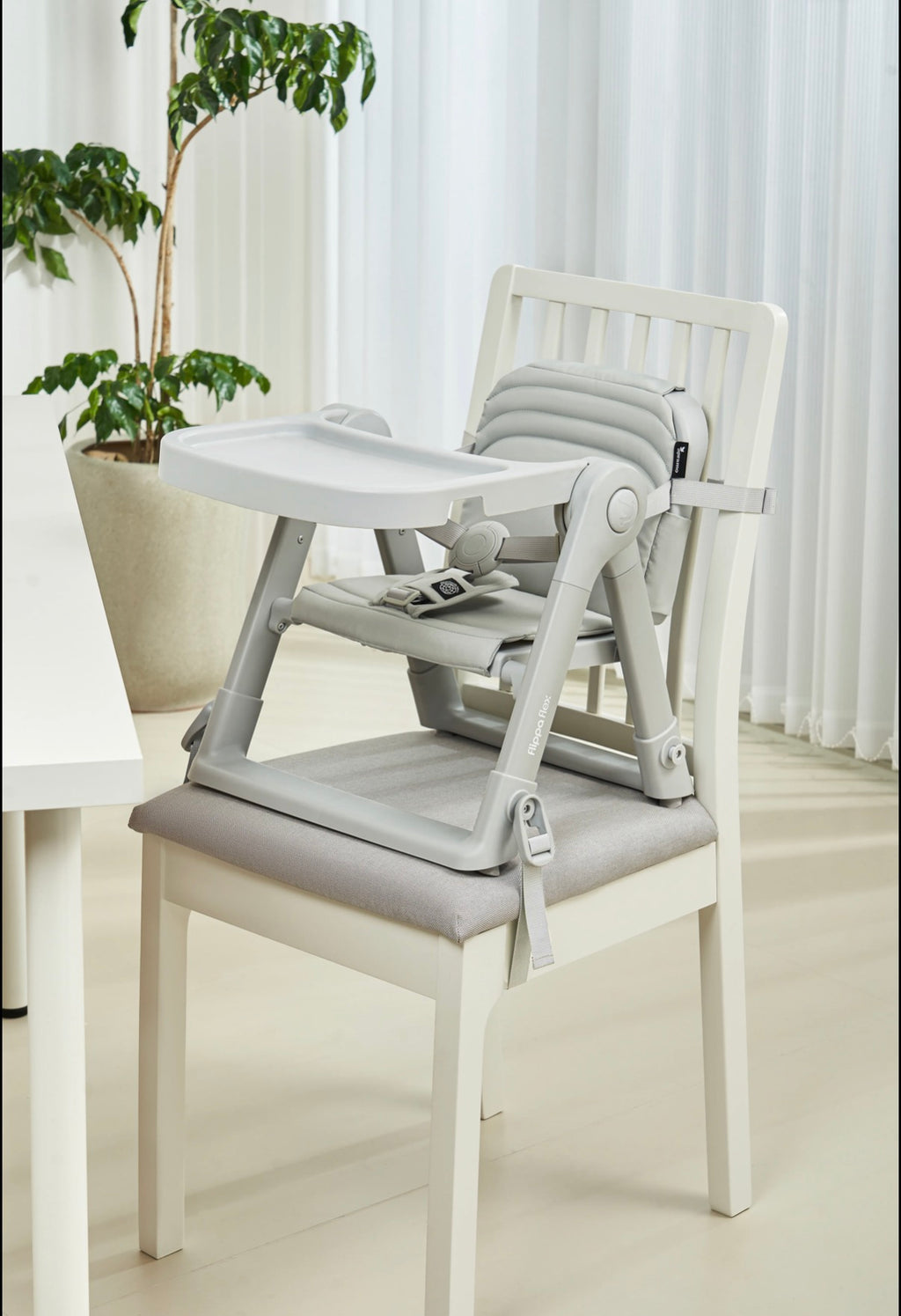 APRAMO Flippa® Flex Dining Booster | Includes Removable Washable Cushion & Carry Bag